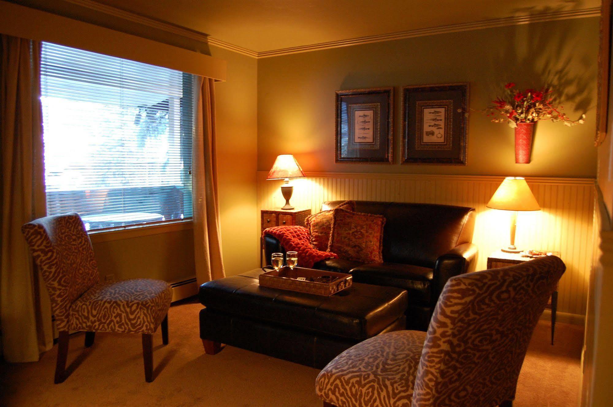 Highland Haven Creekside Inn Evergreen Habitación foto