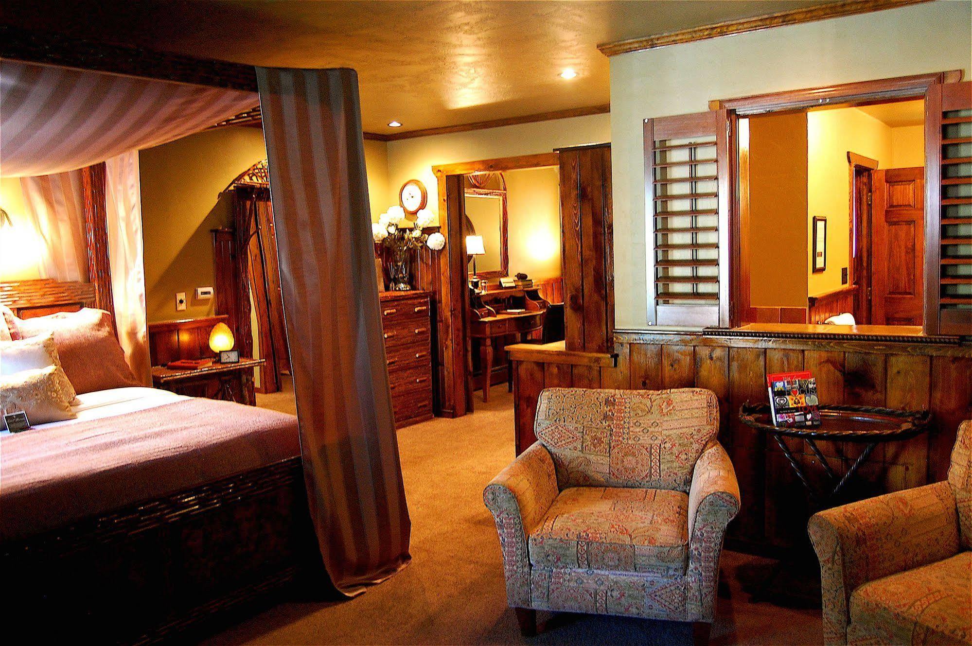 Highland Haven Creekside Inn Evergreen Exterior foto